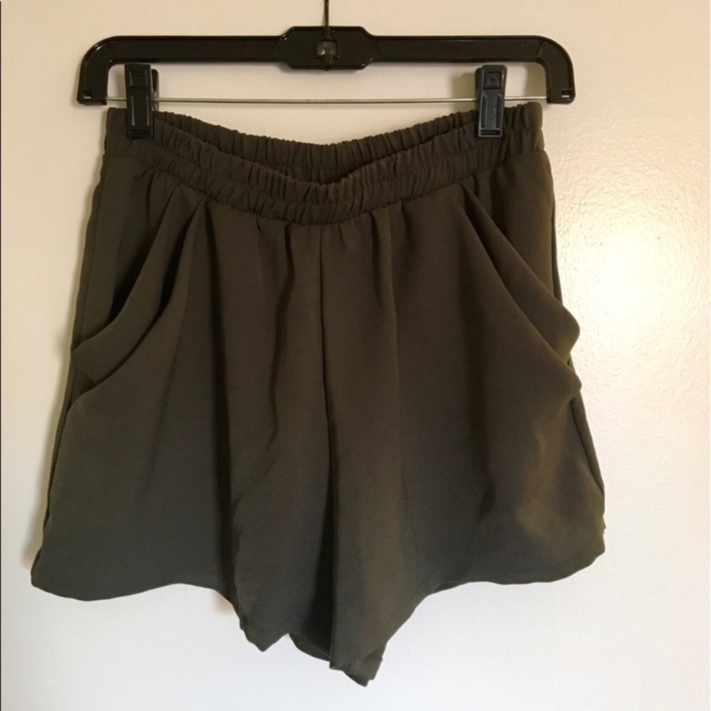 Forest Green High waist elastic shorts Pockets